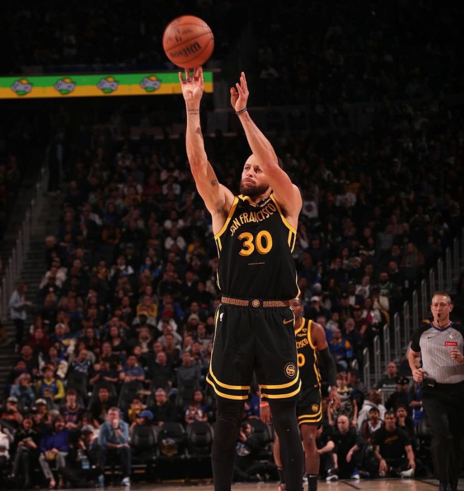 kaiyun sports-包含库里连续十五场比赛得分超过爆冷，美国队不断突破！观众掌声雷动的词条-kaiyun sports